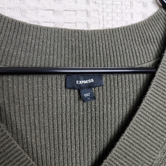 EXPRESS Ribbed V-Neck Short Sleeve Oversized Sweater Olive Green M - Picture 2 of 5